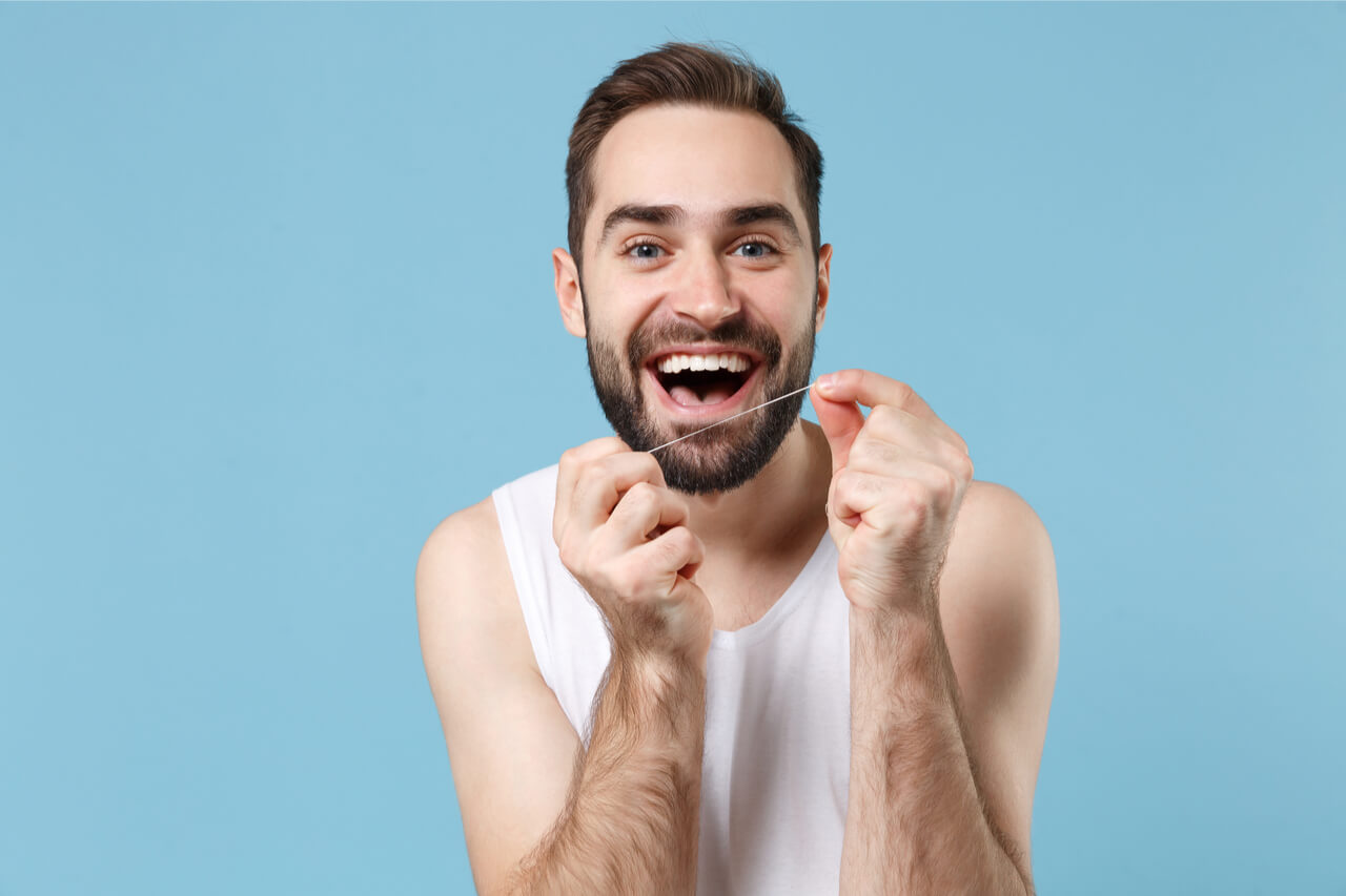 Water Floss vs Regular Floss: What Are The Difference? Which Is Better?